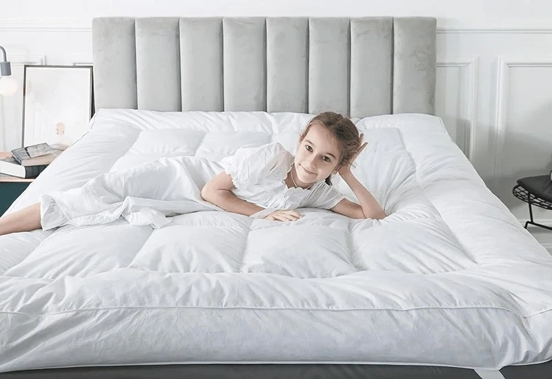 Hotel High Quality Ultra Soft White Feather Quilted Mattress Topper manufacturers